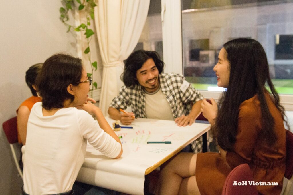 Một bàn thảo luận trong buổi Cà phê Thế giới (World Cafe)